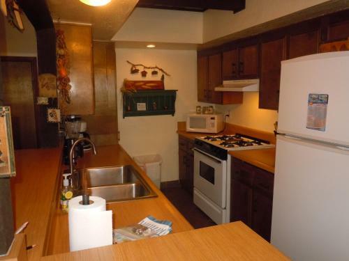 Two-bedroom Premier Unit #112 By Escape For All Seasons