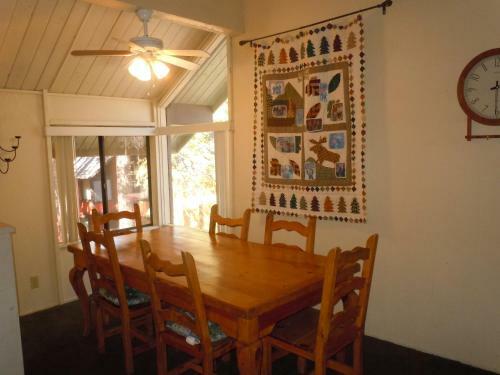 Two-bedroom Plus Den Premier Unit #31 By Escape For All Seasons