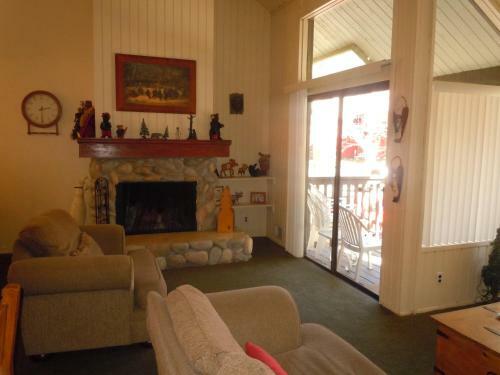 Two-bedroom Plus Den Premier Unit #31 By Escape For All Seasons