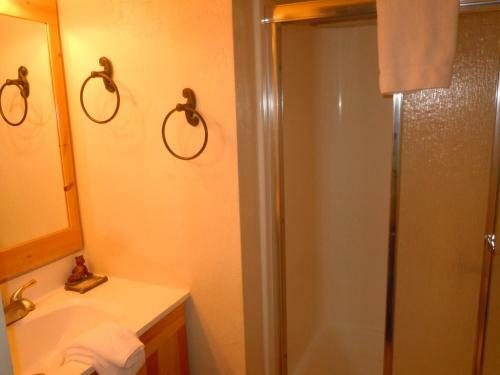 Two-bedroom Plus Den Premier Unit #31 By Escape For All Seasons