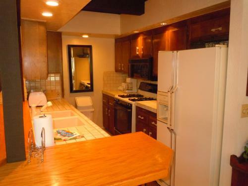 Two-bedroom Deluxe Unit #125 By Escape For All Seasons