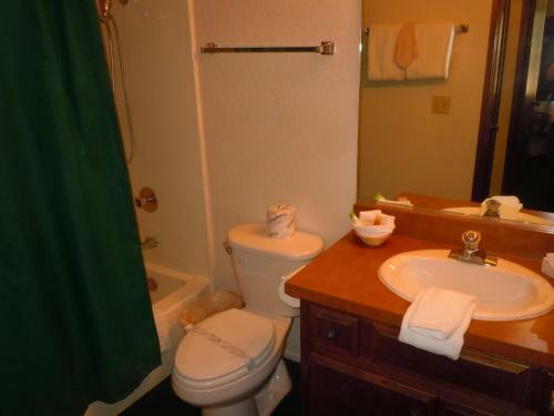 Two-bedroom Deluxe Unit #125 By Escape For All Seasons