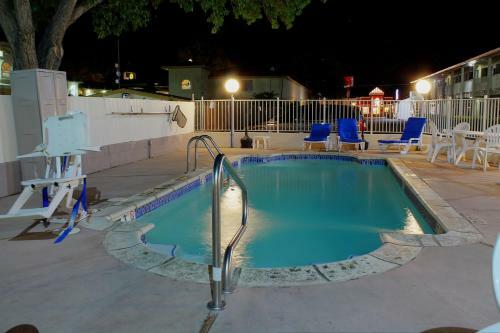 Motel 6-bishop, Ca