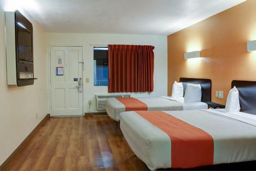 Motel 6-bishop, Ca