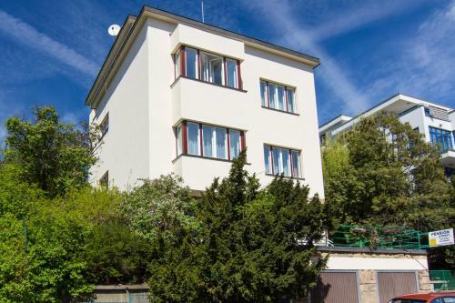Hostal Pension Karnet