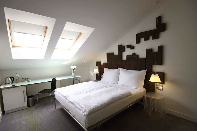 Hotel Pure White