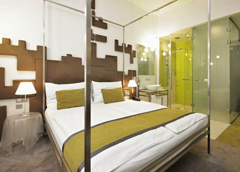 Hotel Pure White