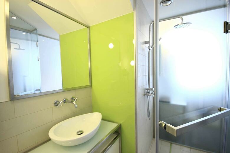 Hotel Pure White