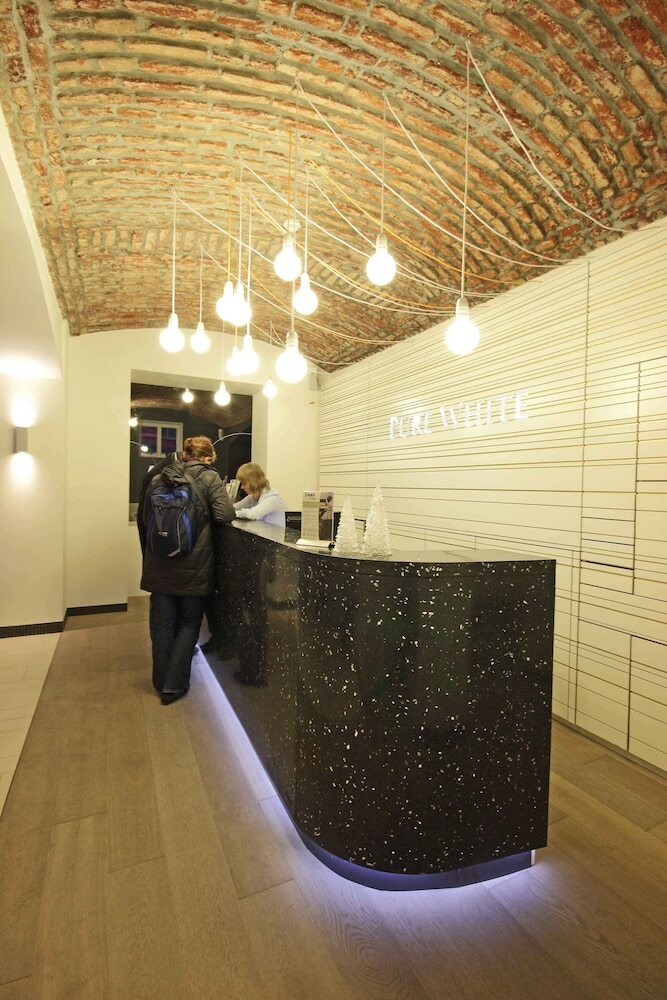 Hotel Pure White