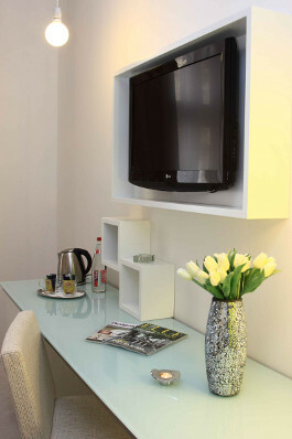 Hotel Pure White