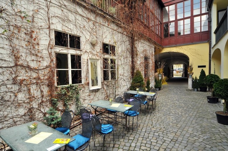 Apartamentos Hastal Gallery