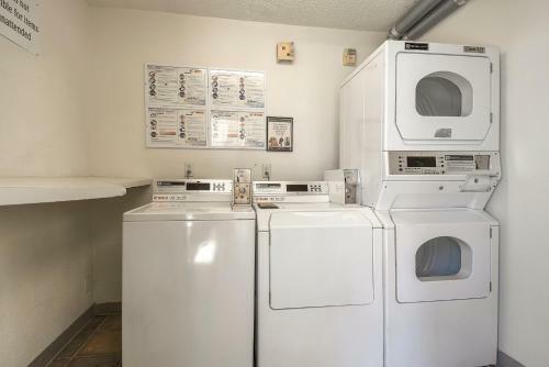 Motel 6 Carlsbad East