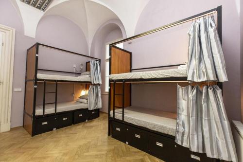 Sg1 Hostel
