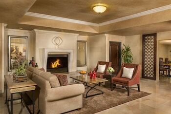 Hotel Ayres Suites Corona West