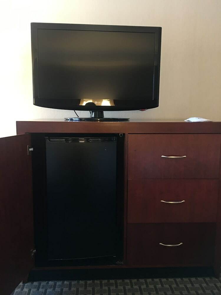 Best Western Plus Marina Shores Hotel - Dana Point