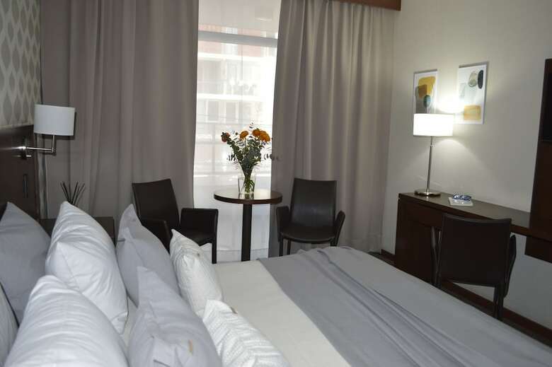 Ian Hotel