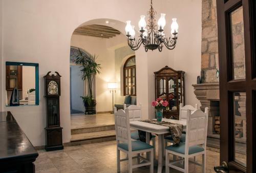 Hotel Dos Patios