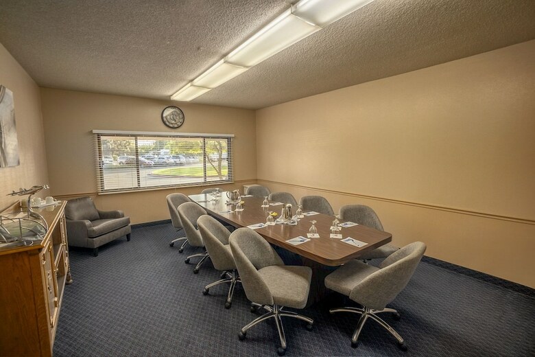 Hotel Piccadilly Inn Airport