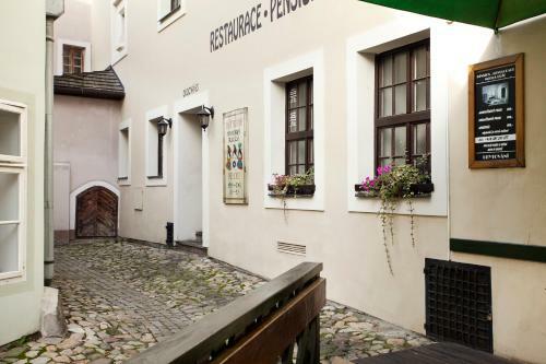 Hostal Penzion A Restaurace Modr� R??e T�bor