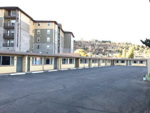 Budget Host Inn Saga Motel
