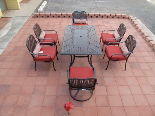 Budget Host Inn Saga Motel