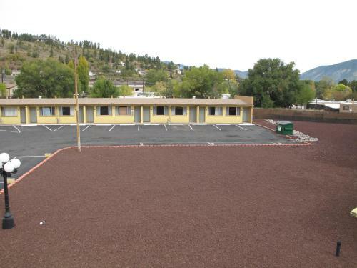 Budget Host Inn Saga Motel