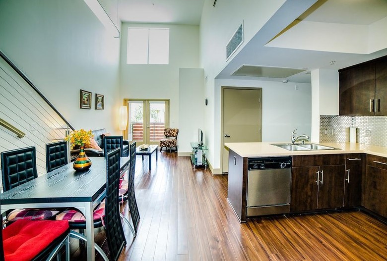 The Hollywood Ray Apartment