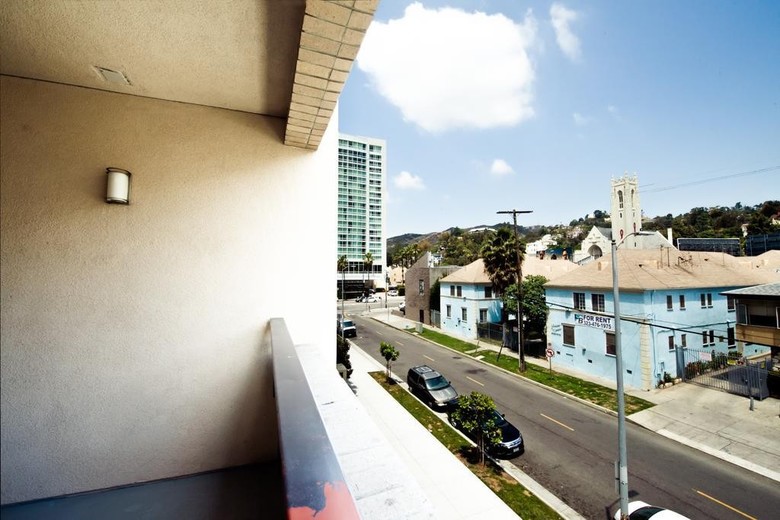 The Hollywood Ray Apartment