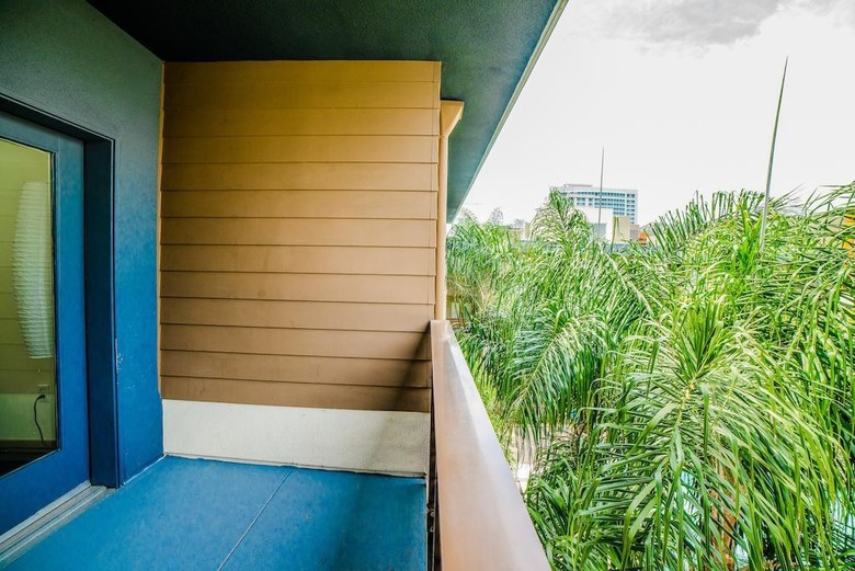 The Hollywood Ray Apartment