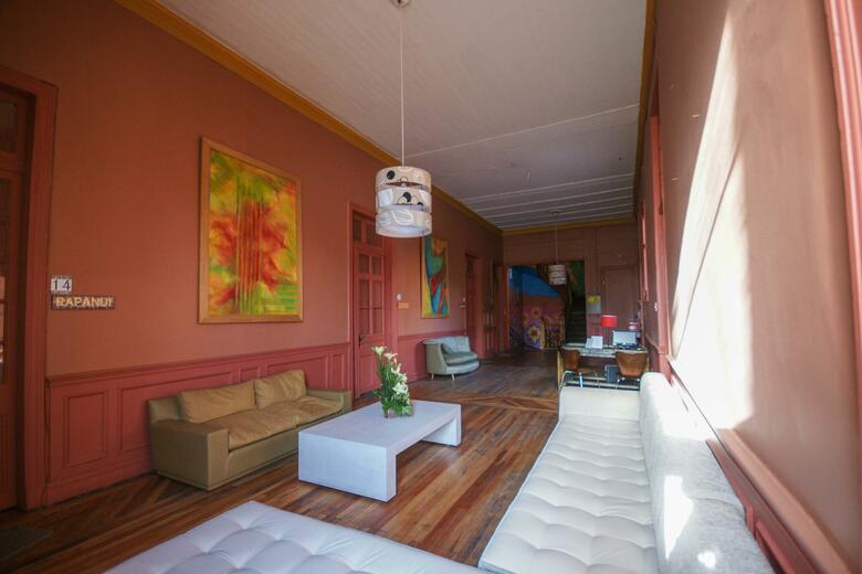 Happy House Hostel