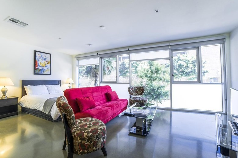 Wilshire Place Apartment