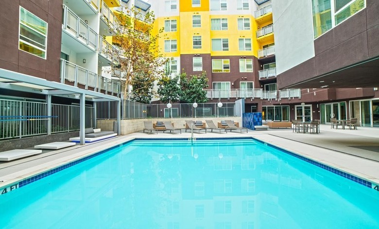 Wilshire Place Apartment