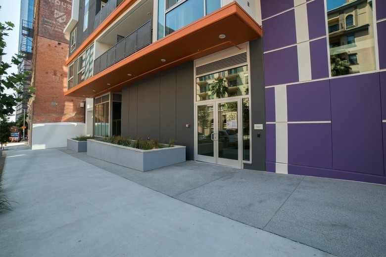 Wilshire Center Apartment
