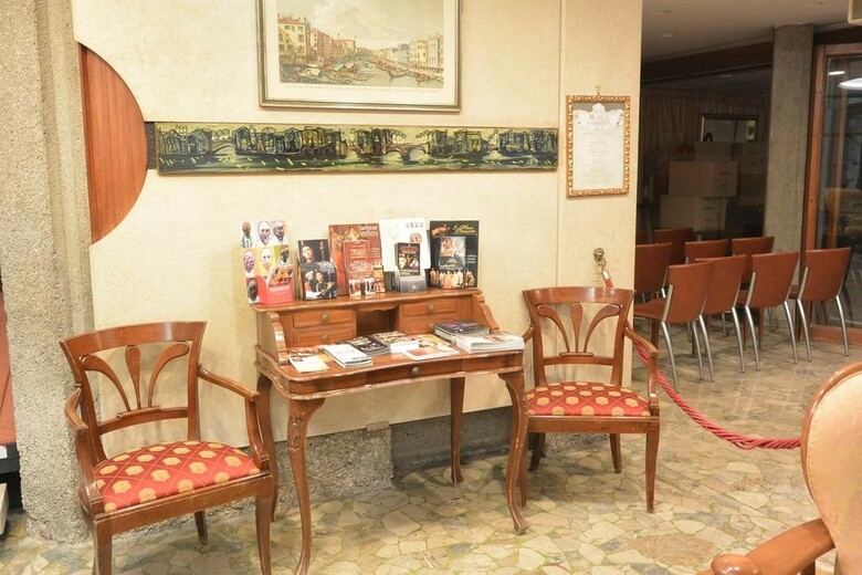 Hotel Ambassador Tre Rose