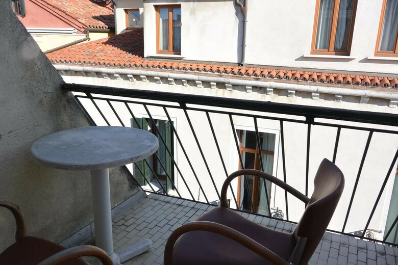 Hotel Ambassador Tre Rose