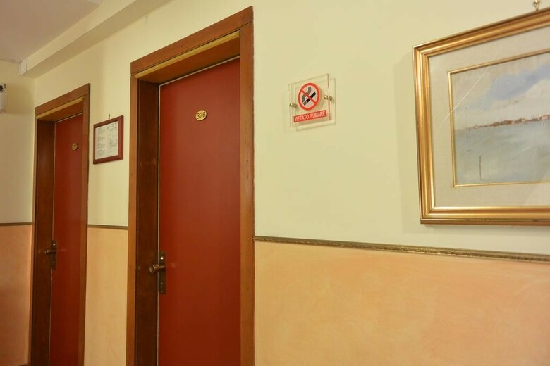 Hotel Ambassador Tre Rose