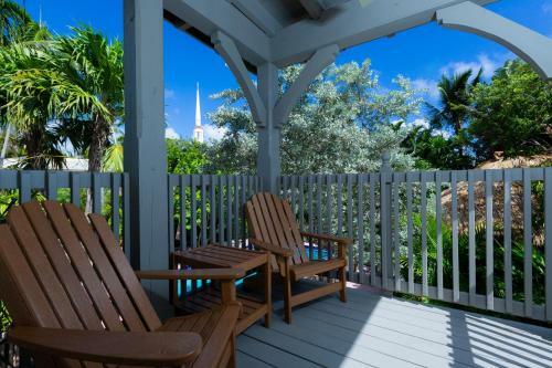 Crane's Beachhouse Hotel & Tiki Bar