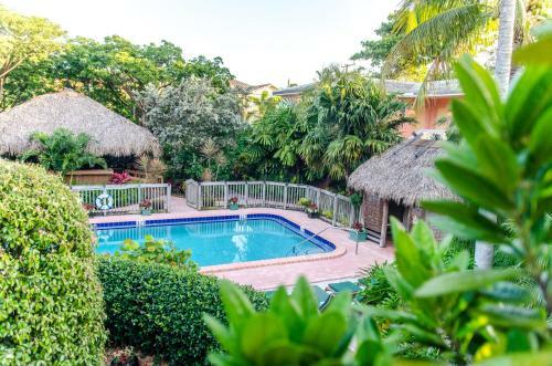 Crane's Beachhouse Hotel & Tiki Bar