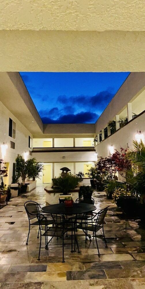 Motel Airport Inn