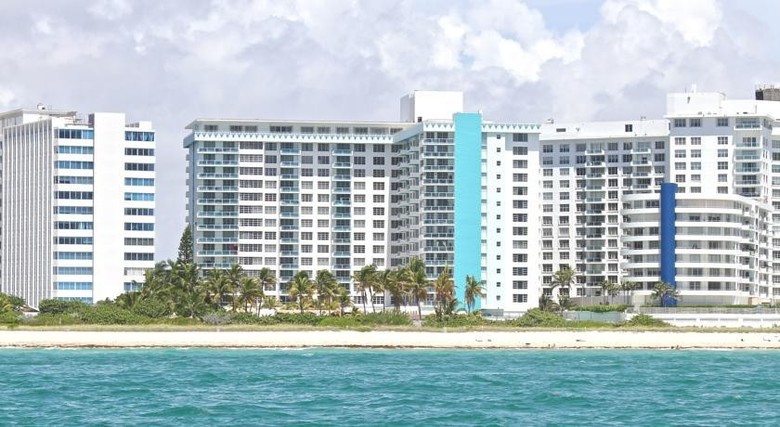 Apartamento Oceanfront Contemporary Suites