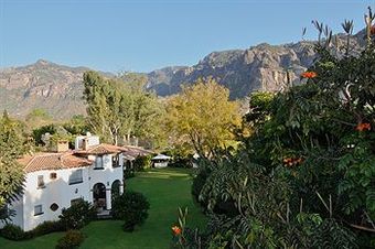 Casa Bugambilia, Un Peque�o Hotel En Tepoztl�n
