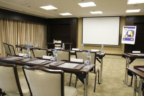Time Oak Hotel & Suites