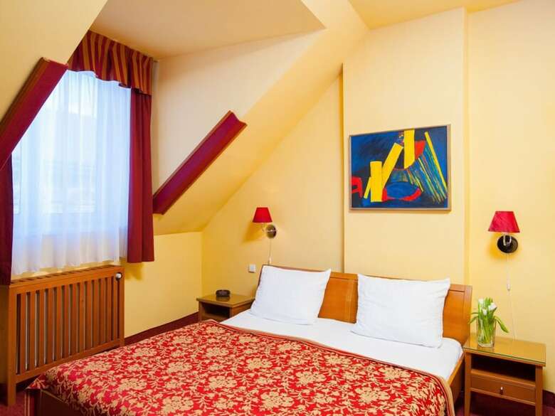 Hotel Cloister Inn