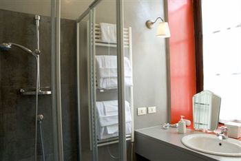 Bed & Breakfast N4u Guest House