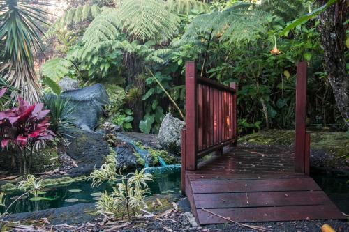 Lodge Chalet Kilauea Collection