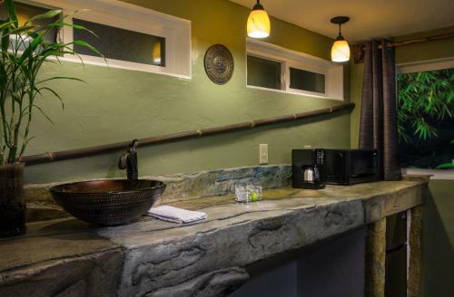 Lodge Chalet Kilauea Collection