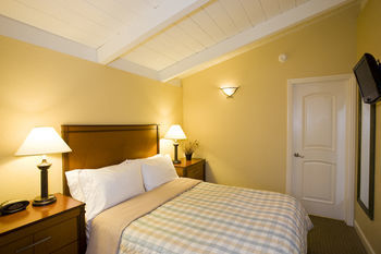 Hotel Red Cottage Inn