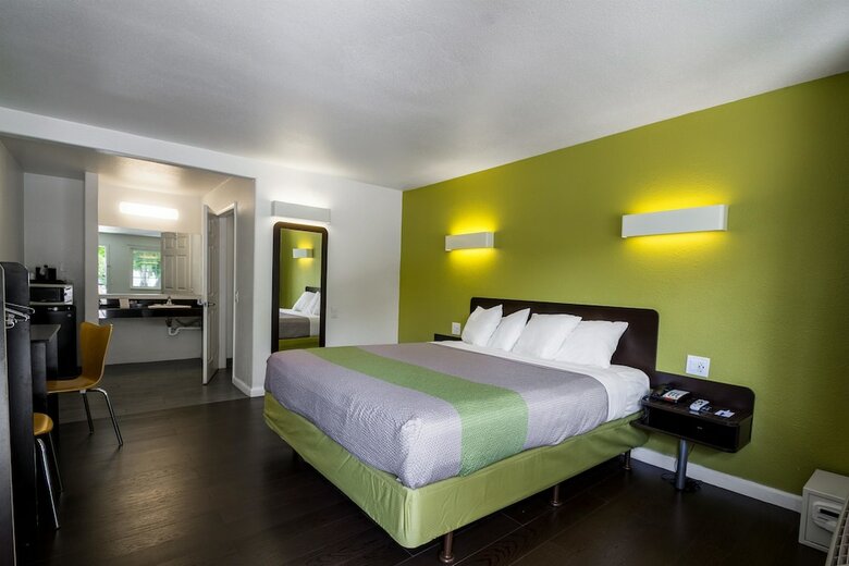 Motel 6 - Downtown Monterey