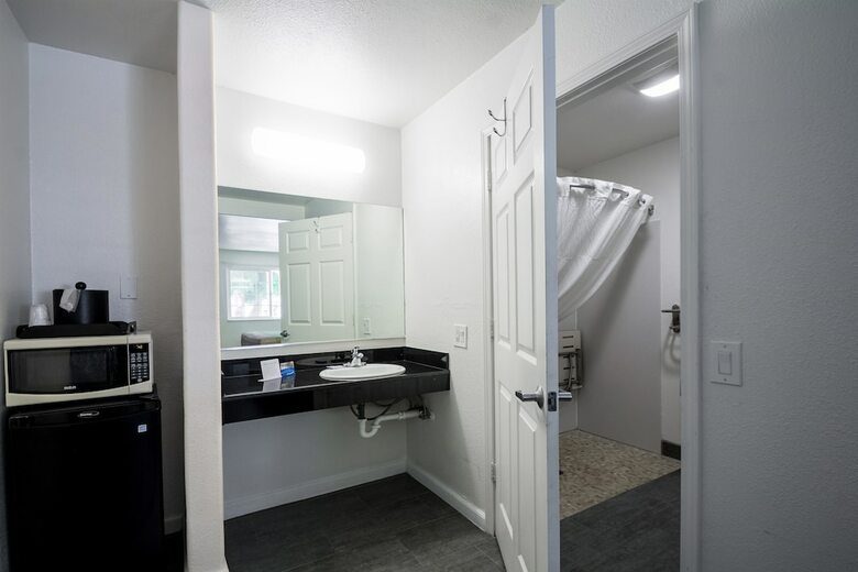 Motel 6 - Downtown Monterey