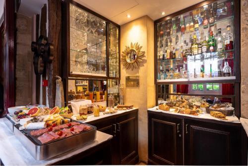 Hotel H�tel Louis II Saint Germain